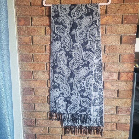 NWOT!! 100% Cashmere Black/Gray Paisley Scarf w/Fringe - made in Scotland - OS - Picture 6 of 11